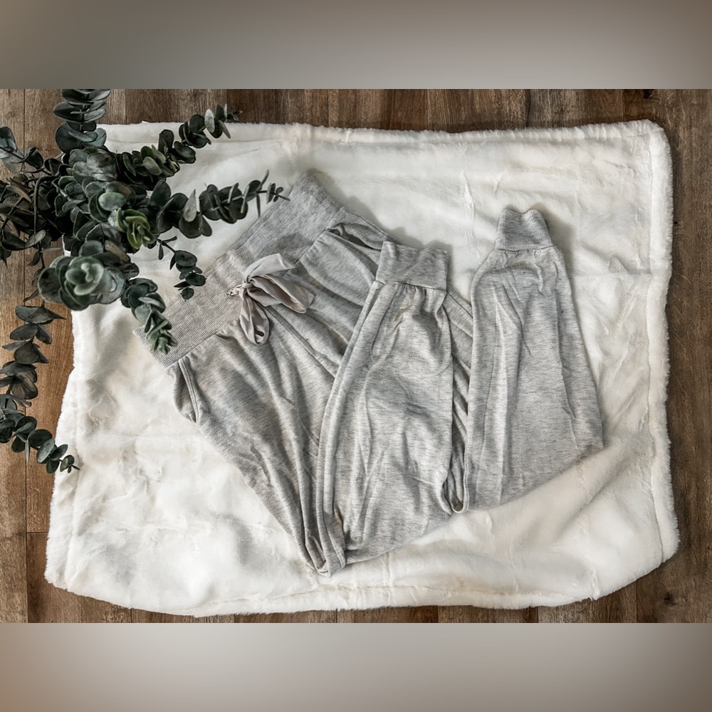 Victoria’s Secret • Grey Sleep Sweatpants